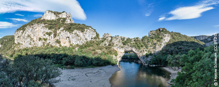 pont d'arc grotte chauvet @ tristan schmurr (cc by 2.0)