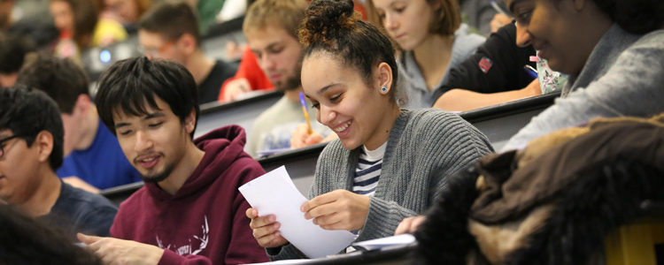 etudiants amphi semaine empoi entreprise