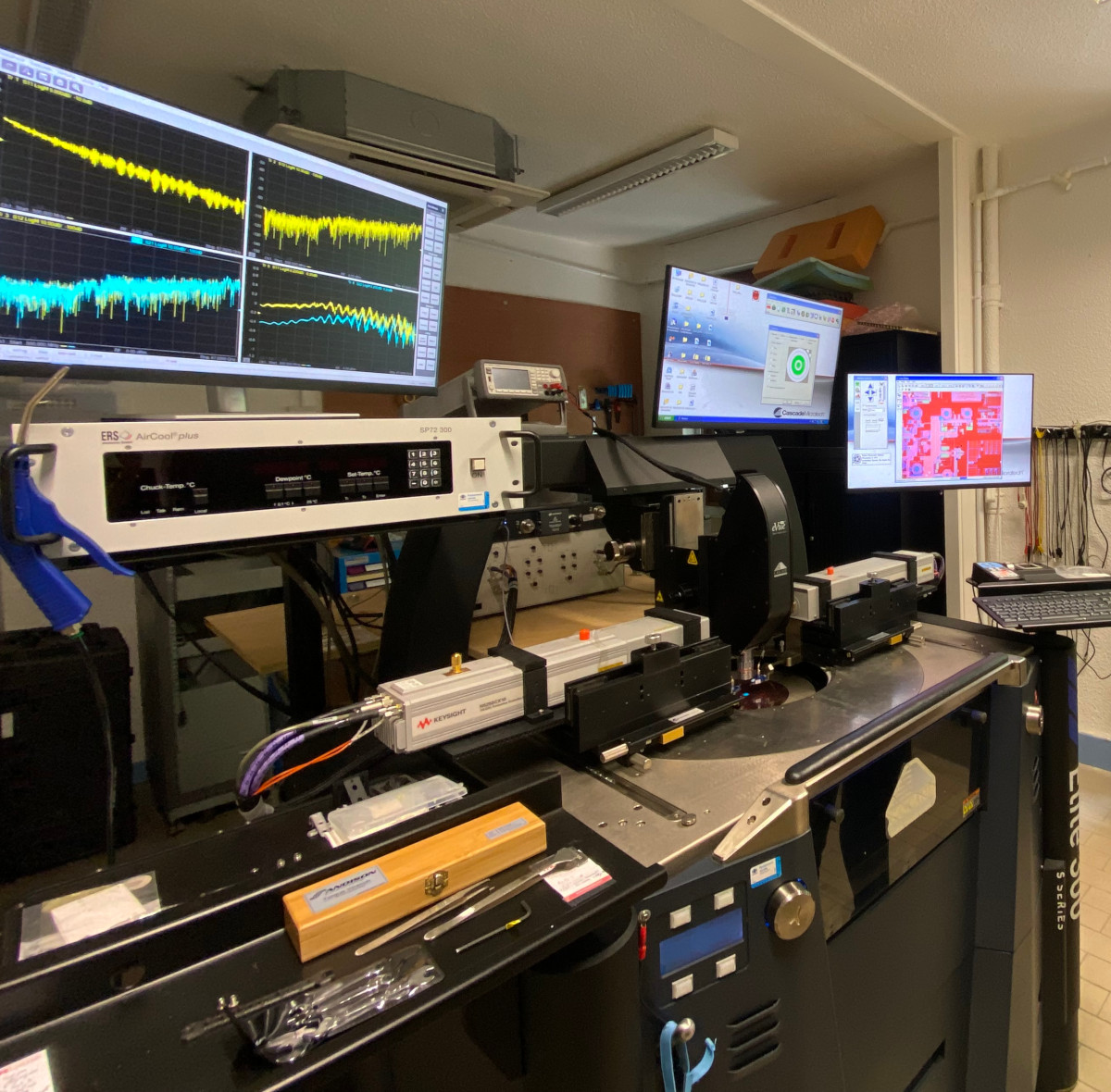 Vue sur les instruments techniques de la plateforme de caractérisation Platera.