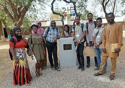 Elvyr et ses camarades de promo 2IE au Burkina Faso